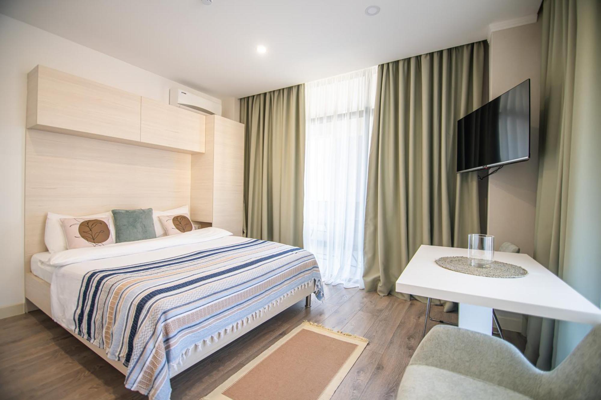 Green Side Apart Hotel Batumi Exterior photo