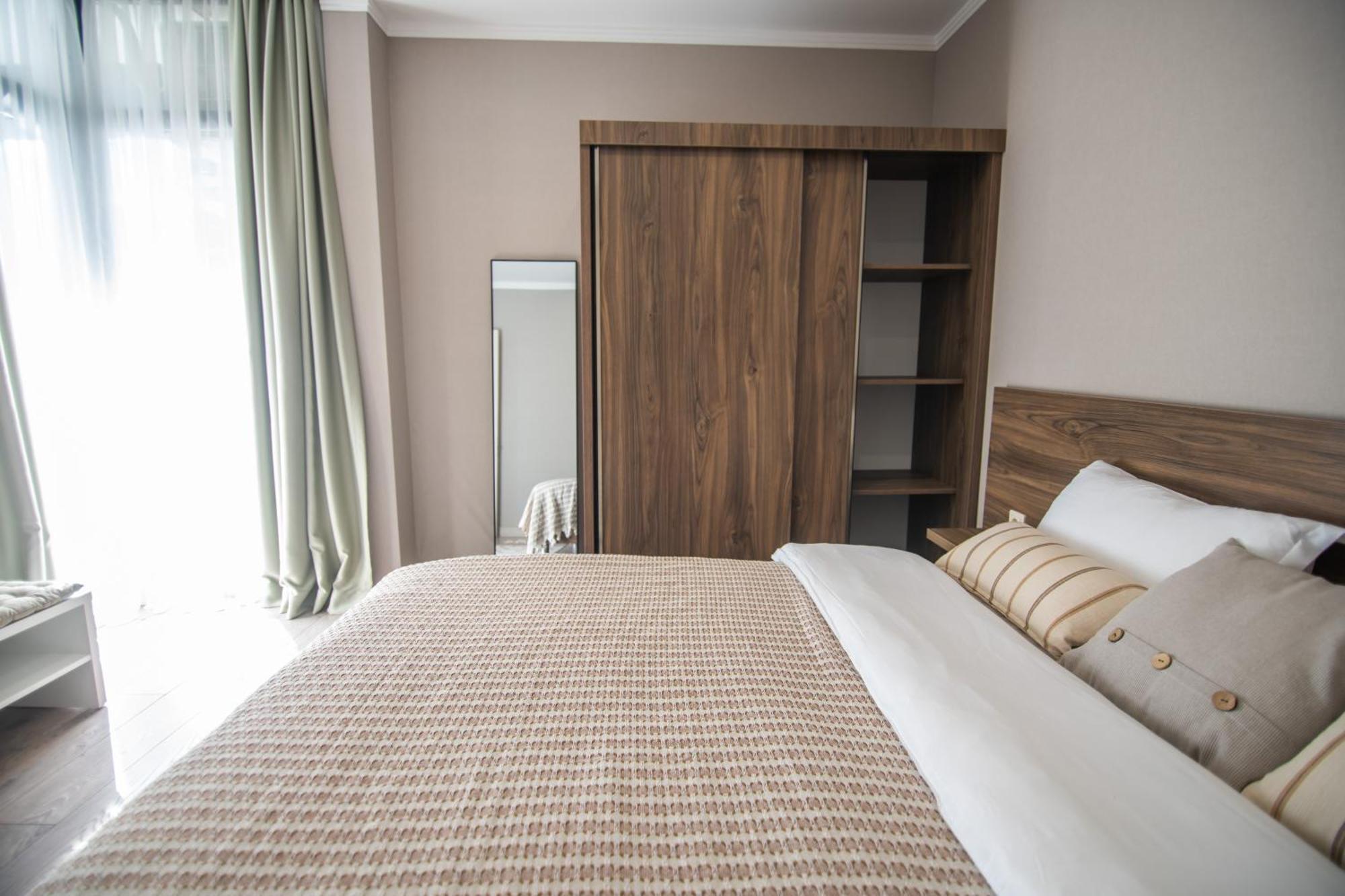 Green Side Apart Hotel Batumi Exterior photo