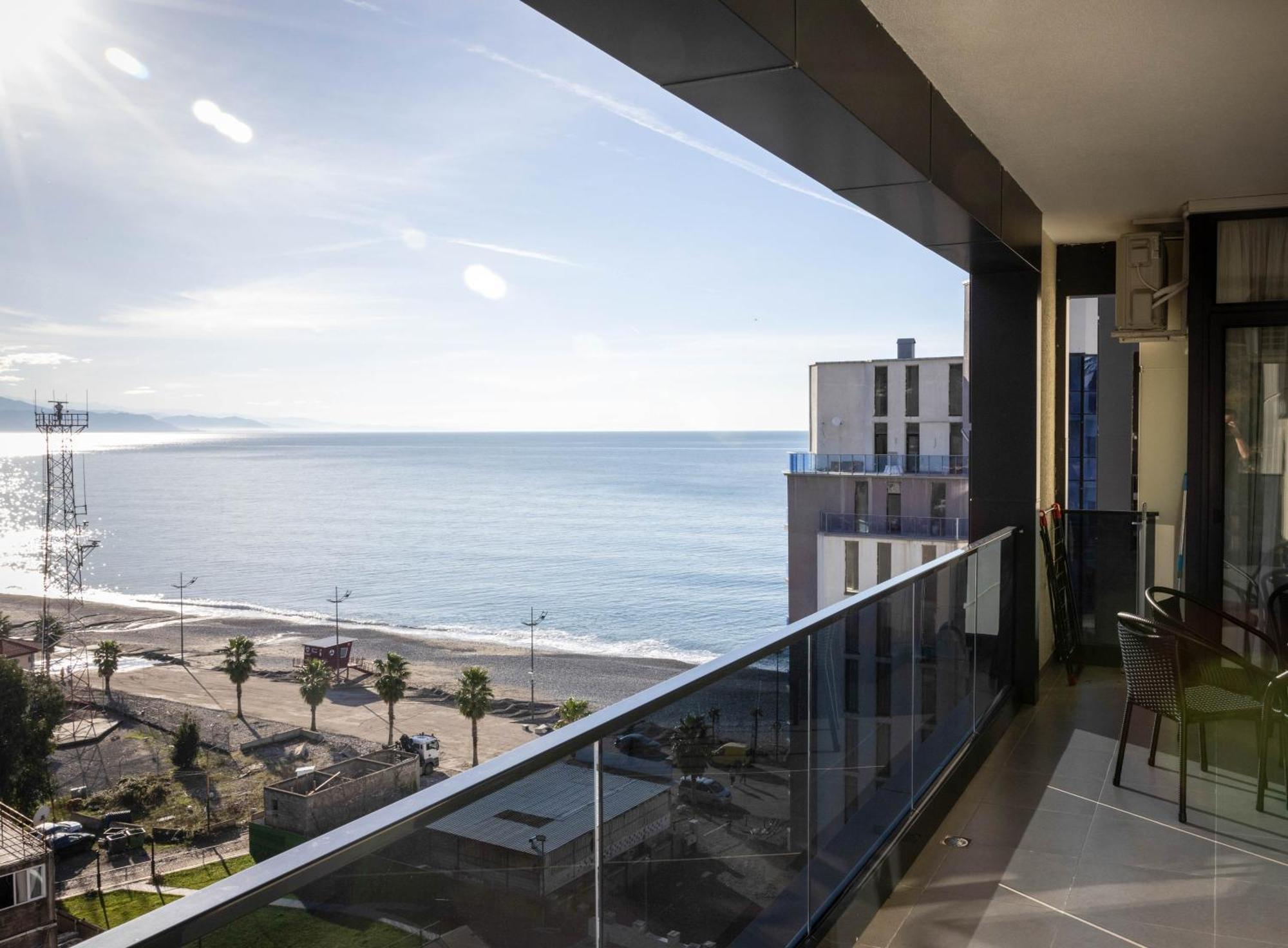 Green Side Apart Hotel Batumi Exterior photo