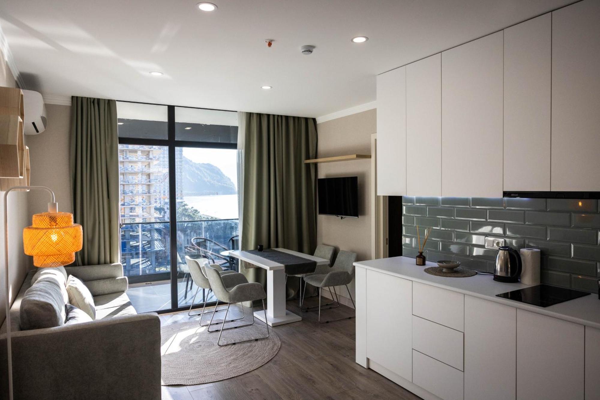 Green Side Apart Hotel Batumi Exterior photo