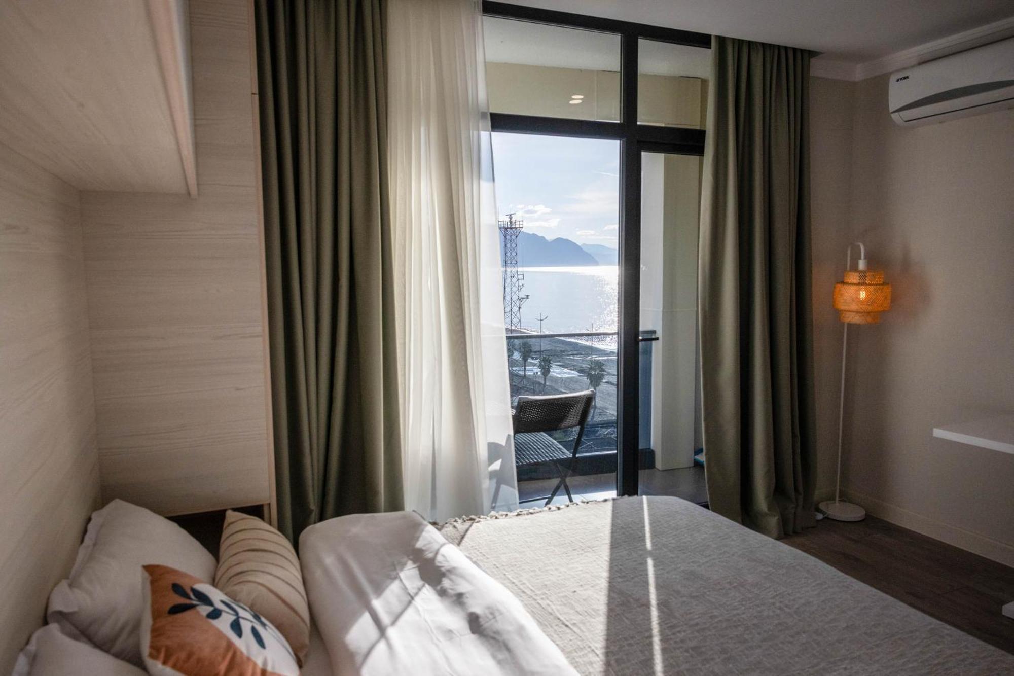 Green Side Apart Hotel Batumi Exterior photo